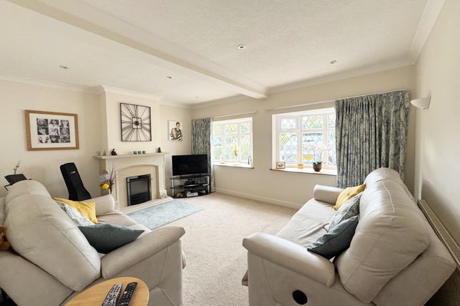 271, Cromwell Lane, Kenilworth photo 2