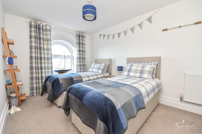 Flat for sale in Main Road, Havenstreet, Ryde