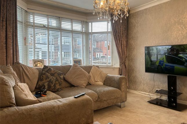 26, Ashton Crescent, Oldham photo 4