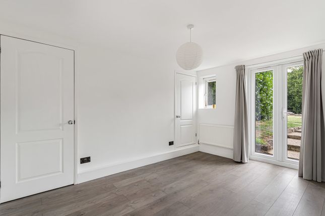 Flat 1, 322, Holmesdale Road, London photo 4