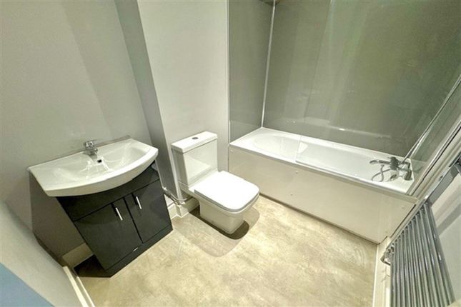 Apt 8, Clarendon Apartments Canal Walk, Southampton photo 4