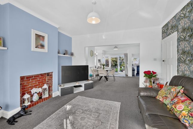 14, Shipwrights Drive, Thundersley, Benfleet photo 3