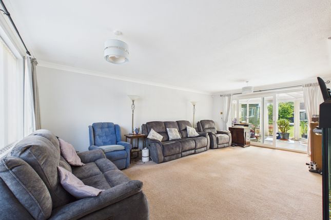 1 Hartmoor Close, High Wycombe photo 2