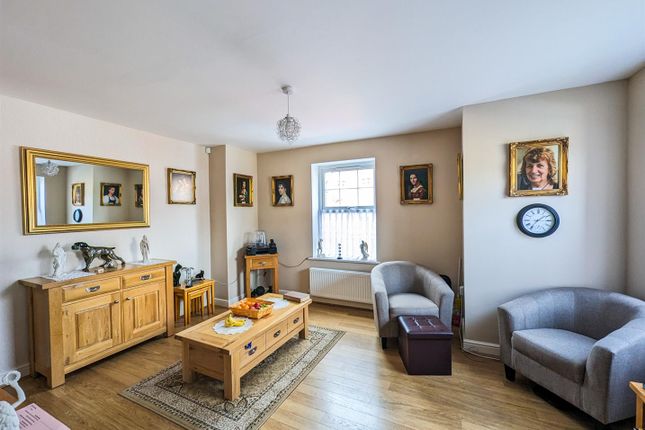 Flat for sale in Kings Park, Leigh