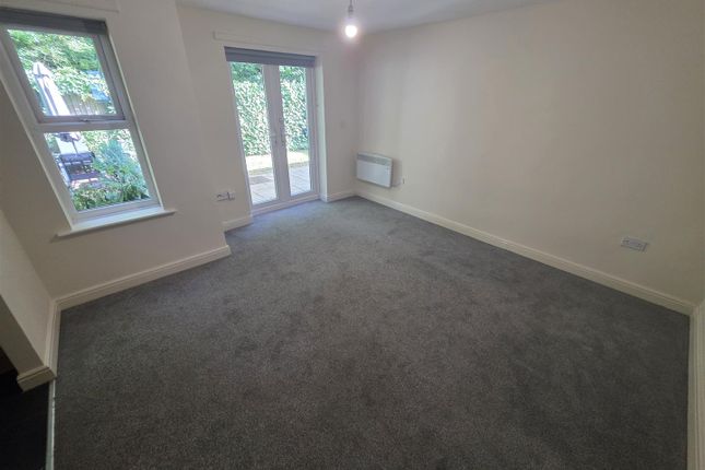 Flat 22, Marshes Fold, Walkden photo 3