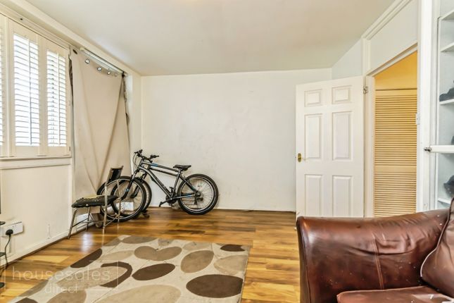 Flat 15, Albury Court, Phipp's Bridge Road, Mitcham photo 3