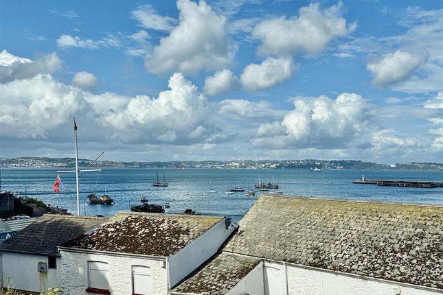 9 Dolphin Court, Overgang, Brixham photo 4