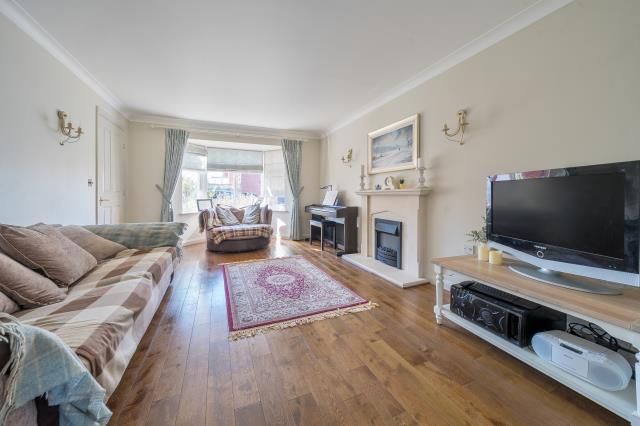 17, Griffin Close, Banbury photo 3