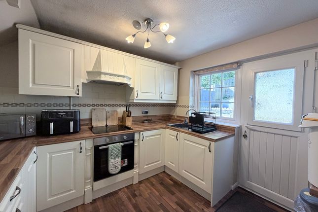 15 Bryn Rhedyn, Pontypridd photo 4