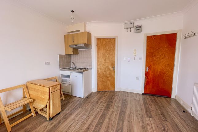 Studio to rent in West Hendon Broadway, London