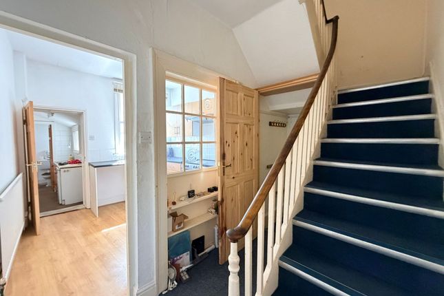 20 Falsgrave Road, Scarborough photo 3