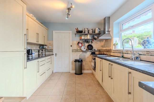 8 Satchfield Crescent, Bristol photo 4