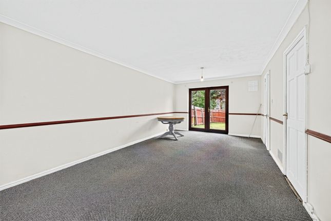 5, Hangerfield Court, Northampton photo 3