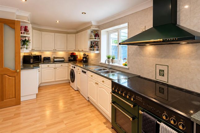 61, Micklem Drive, Hemel Hempstead photo 2