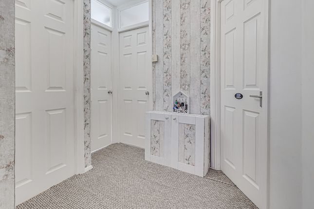 45, Clifton Avenue, Benfleet photo 3