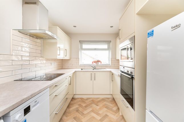 3, Bransdale Garth, Guiseley photo 2