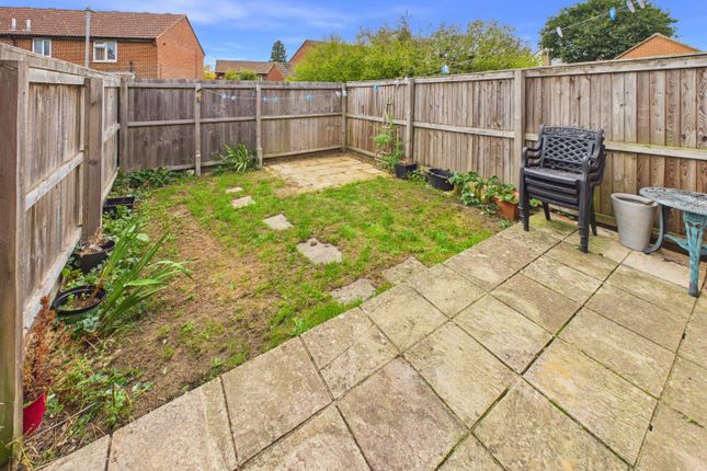 31, Castlehaven Close, Chippenham photo 2