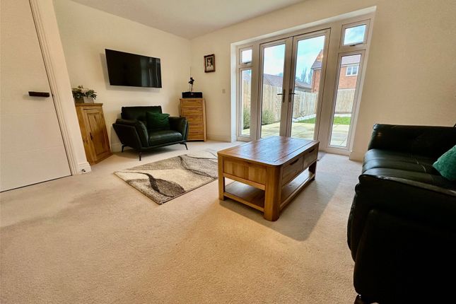 8, Nuthatch Drive, Wokingham photo 4