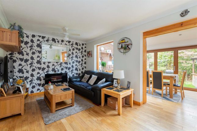 89, Braemar Gardens, Slough photo 3
