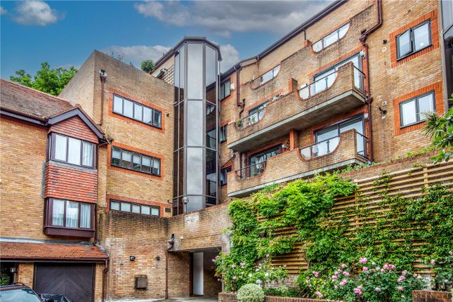 Thumbnail Flat for sale in Thornbury Square, London