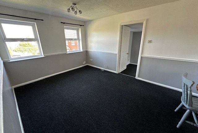 47, Meadowbrook Close, Telford photo 3
