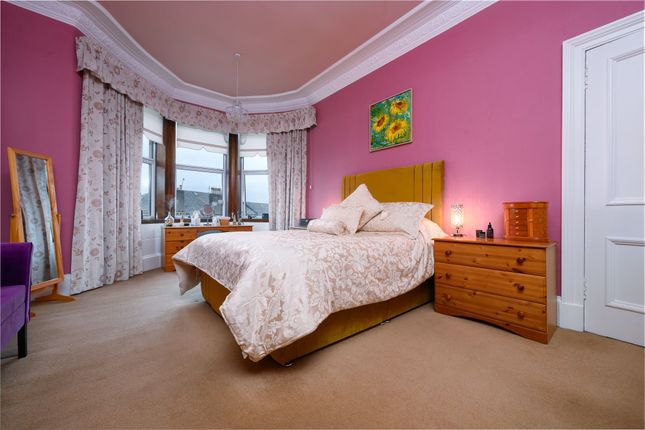 2 Manor Crescent, Gourock photo 4