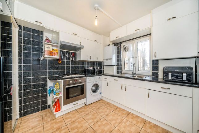Flat 25, Stafford Cripps House, Clem Attlee Court, London photo 3