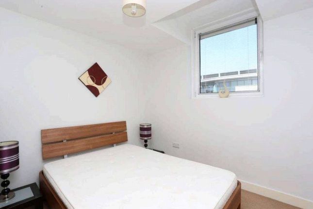 Flat to rent in Fathom Court, 2 Basin Approach, London