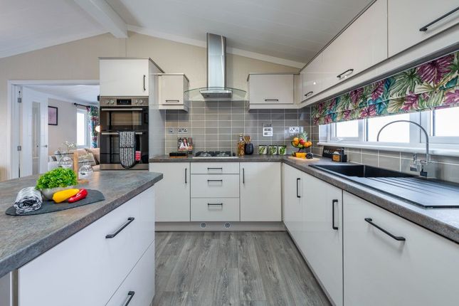 22, Oakdale Place, Cambs Norfolk Border photo 3