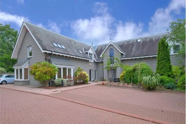 2-bed house on Aberdeen, £1,400/mo