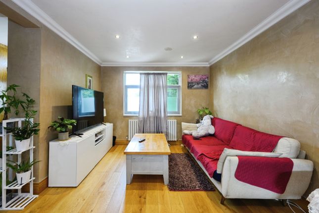 46, Upper Fairfield Road, Surrey photo 3