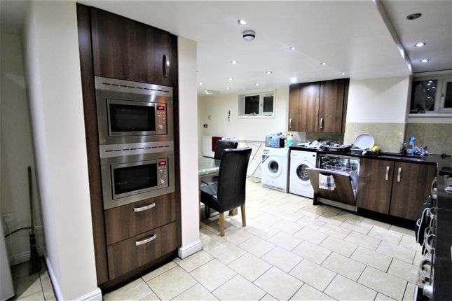 Room 1, 9, St Michaels Villas, Leeds photo 4