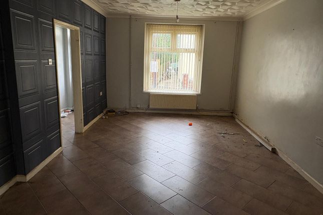 31 High Street, Grovesend, Swansea photo 4