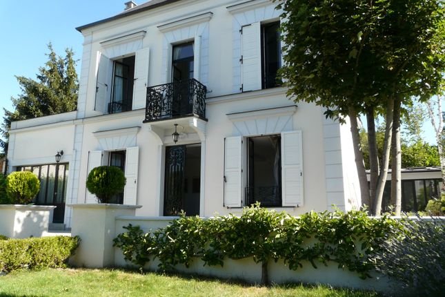 Detached house for sale in 93250 Villemomble, France
