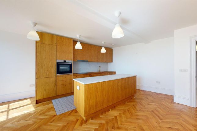 Flat 1, 18, Royal Crescent, Ramsgate photo 3