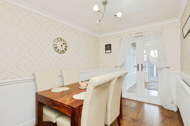 44, Rochester Close, Worksop photo 4