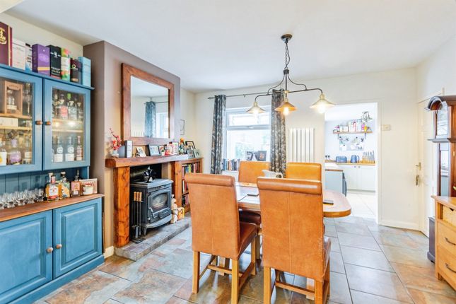 19, Irthlingborough Road, Finedon photo 4