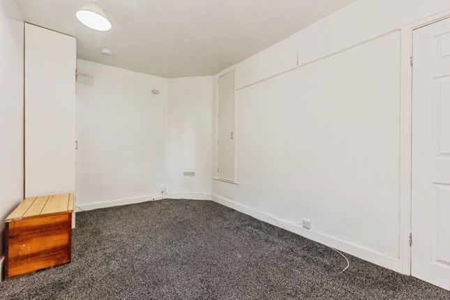 Houghend Avenue, Manchester photo 3