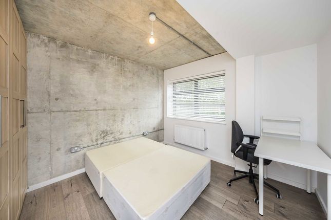 8 Watson Studios, Elm Grove, London photo 4