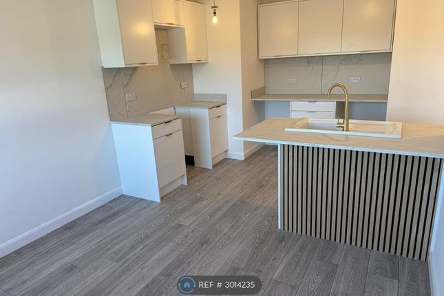 2-bed flat on Hurrell Court, Hurrell Road, Kingsbridge, £795/mo