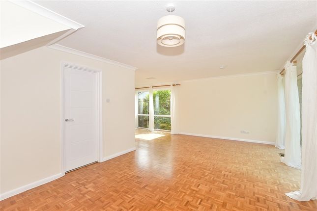 Dunedin Drive, Caterham photo 5