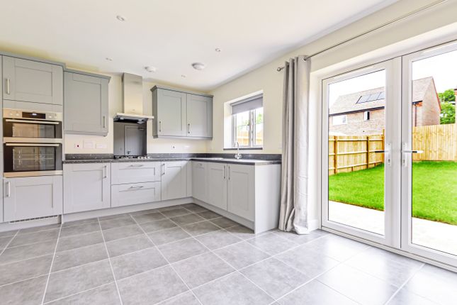 6, Bellflower Drive, Hampshire photo 2