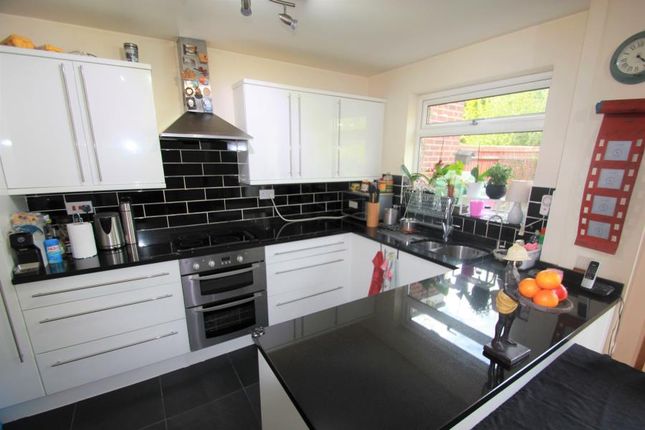 Link-detached house to rent in Wilders Close, Woking