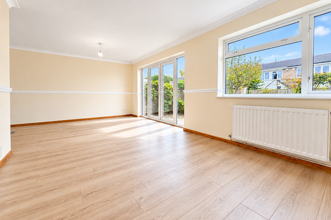 14, Champions Way, Hoddesdon photo 4