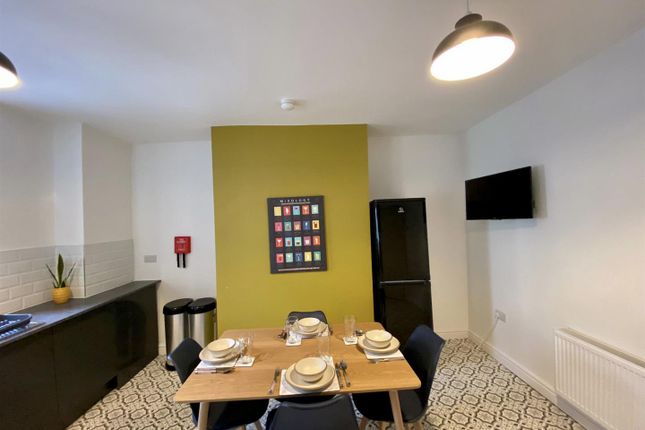 ROOM 3, 15, Green Street, Burnley photo 4