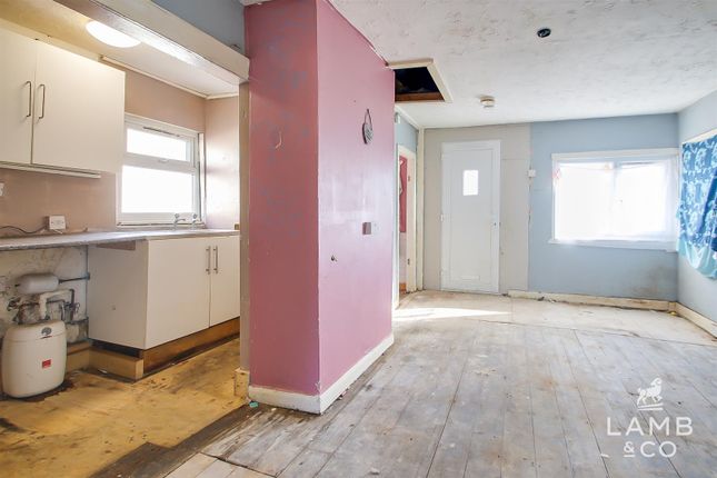 43, Austin Avenue Jaywick, Clacton-On-Sea photo 2
