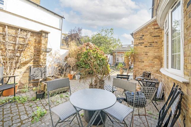 2 Gresham Mews, 5, Reynolds Road, London photo 4