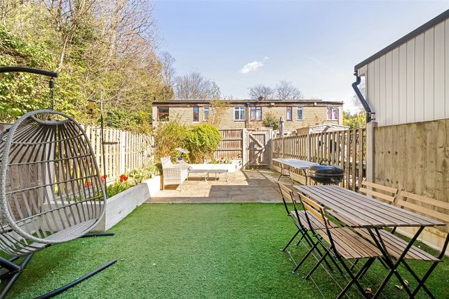 14, Hollymount Close, Blackheath photo 2