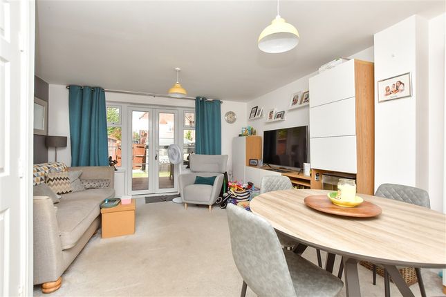 Standen Grove, Sittingbourne photo 4