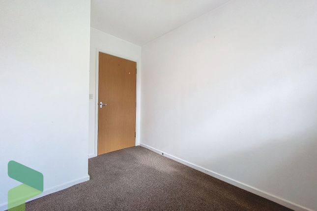 Flat to rent in Harrop Court, Darwen